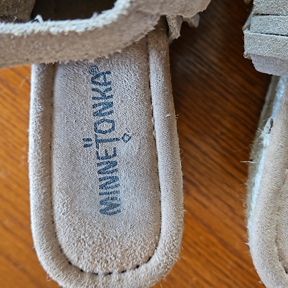 Minnetonka Wedges Size 6 - Picture 5 of 6